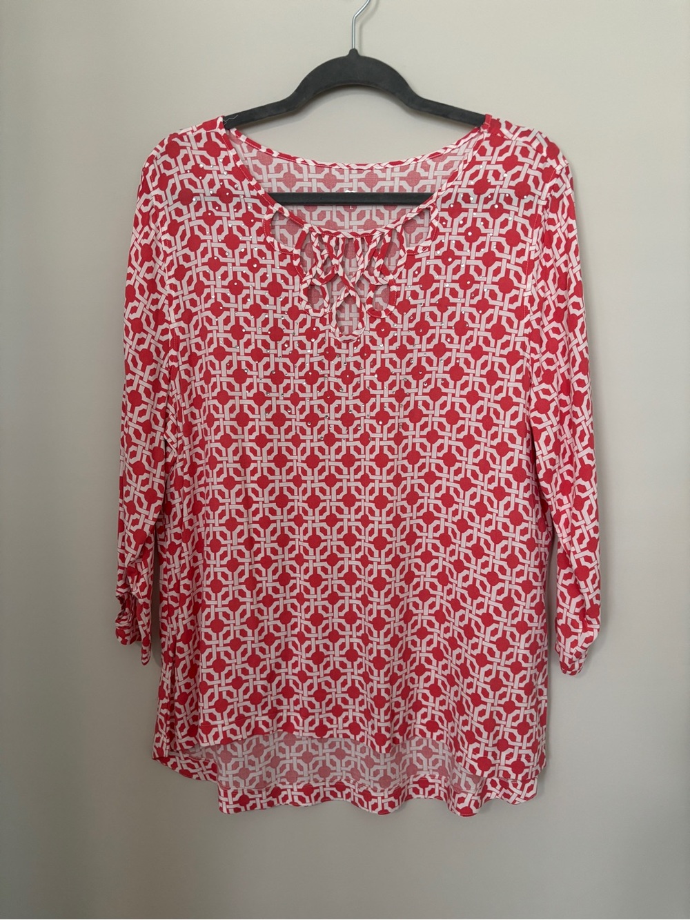 Dark Pink/Coral Geometric Blouse Size L - purchased on Princess Cruise - NWOT -